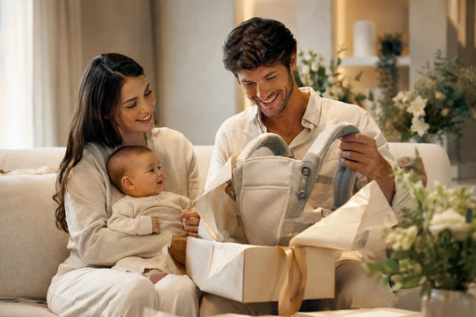 Offrir un porte-bébé : l'idée cadeau de naissance qui touche juste
